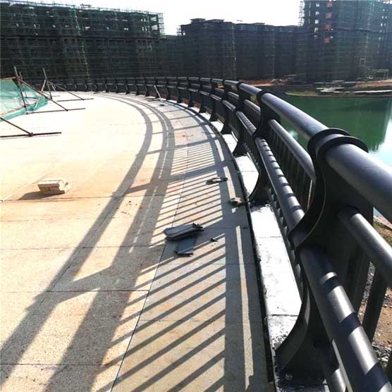 橋梁護（hù）欄